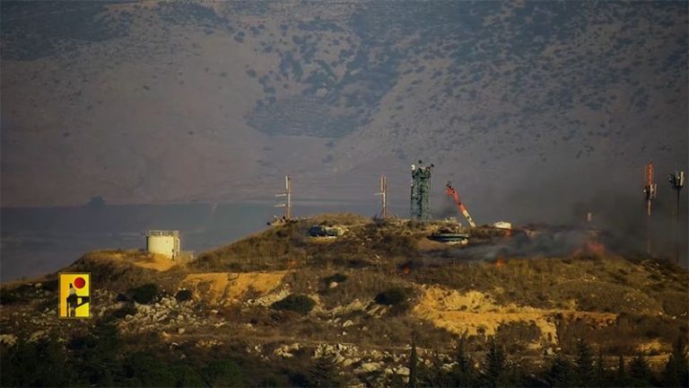 بالفيديو.. مشاهد لإستهداف موقع “المطلة” العسكري