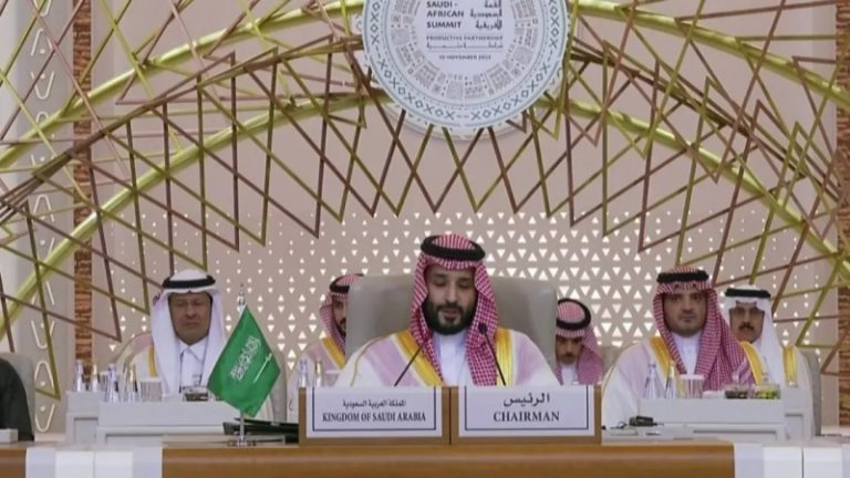 بن سلمان: لإيقاف الحرب في غزة وتهجير الفلسطنيين