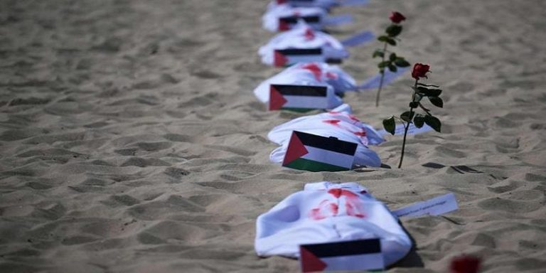 روايات مؤلمة تحت القصف.. “واشنطن بوست”: إسرائيل حوّلت غزة إلى “مقبرة أطفال”!