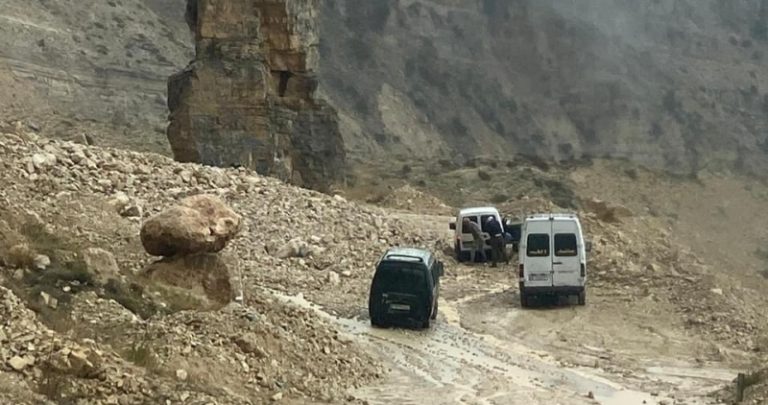 إنهيار صخري ترابي يقطع طريق الضنية – الهرمل