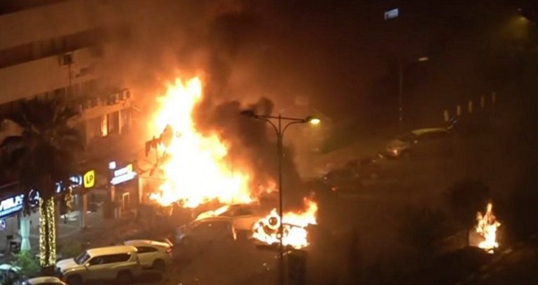 بالفيديو.. “القسام” تحرق “كريات شمونة” بصواريخ من لبنان