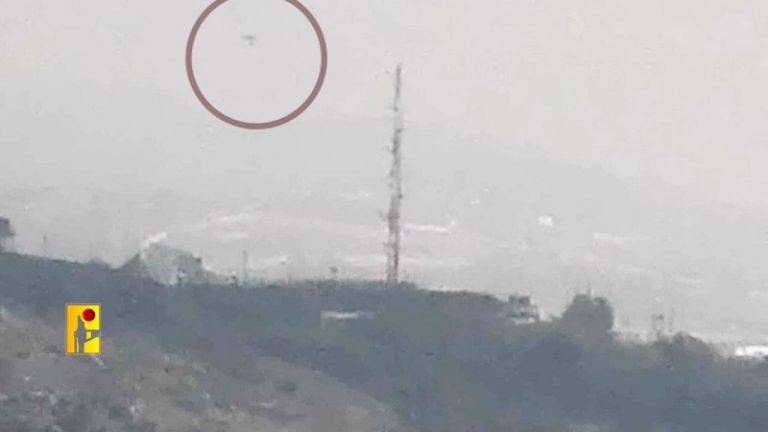 بالفيديو.. المقاومة تستهدف قيادة كتيبة جيش العدو ‏في ثكنة زبدين