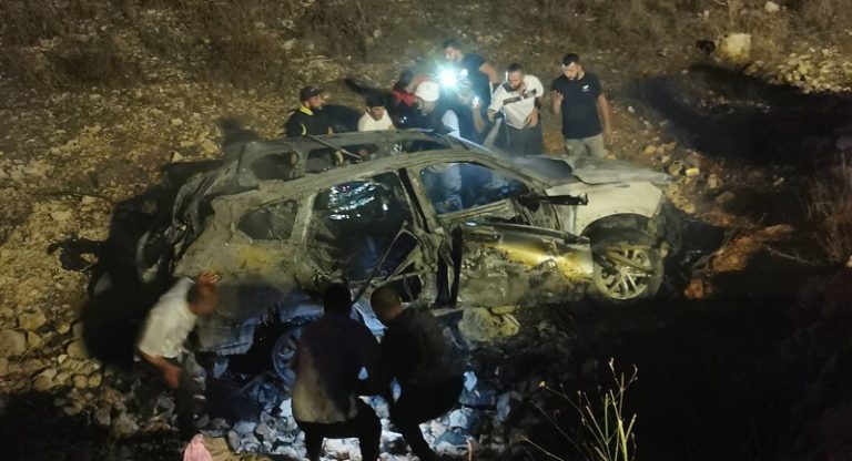 غارة اسرائيلية على سيارة في عيناتا.. ومعلومات عن 5 شهداء