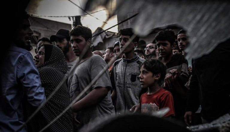 العدو يواصل استهداف المدارس.. وشهداء وجرحى!