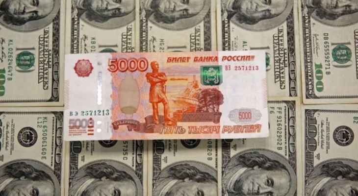 الروبل يسجل أعلى مستوى أمام الدولار منذ تموز الماضي