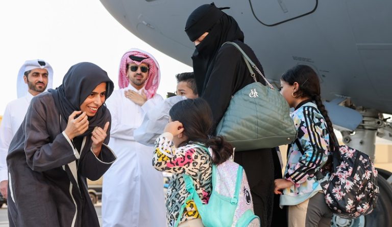قطر تنجح بإجلاء فلسطينيين من حملة الإقامة القطرية من غزة