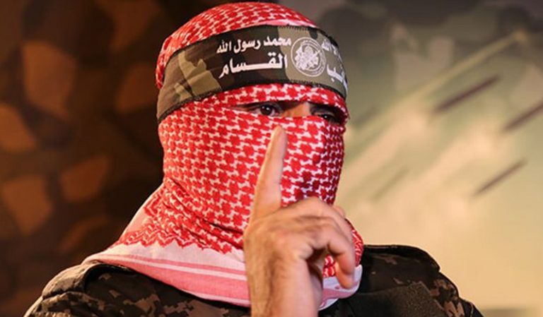 “أبو الكوفية” صار رمزاً لـ”القضية”: “الملثّم” يُقلق العدو.. و”أبو عبيدة” يترجم الانتصار!