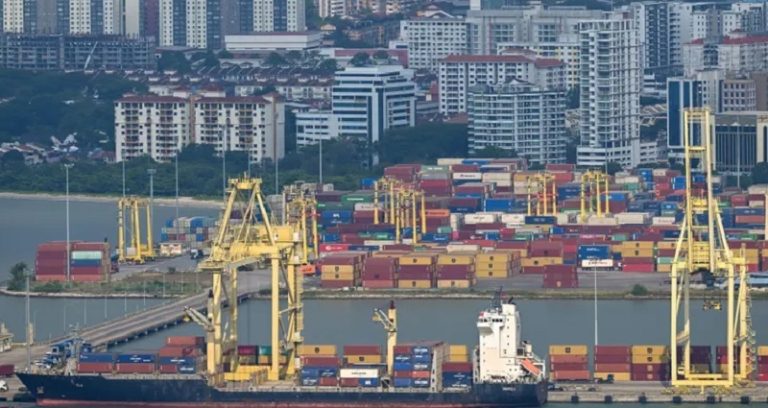 ماليزيا تمنع شركة شحن “إسرائيلية” من الرسو في موانئها
