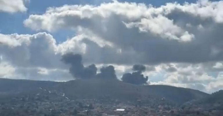 غارات جوية على عيترون