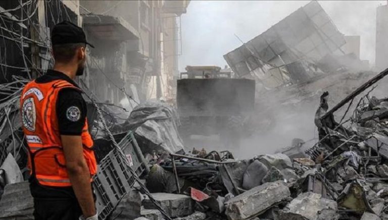 الدفاع المدني في غزة: لا يوجد لدينا أي معدات!