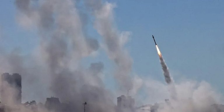 بالفيديو.. صواريخ من لبنان على “كريات شمونة”