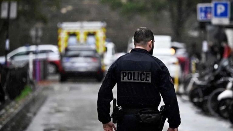 مراهقة روسية تقتل وتنتحر!