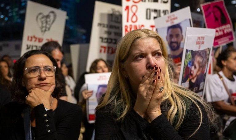 بالفيديو ـ أسيرة “إسرائيلية” محررة: الجيش قتل أمي في 7 تشرين الأول!