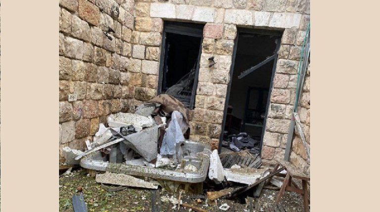 بالفيديو.. صاروخ من لبنان يدمّر مبنى في “راموت نفتالي”