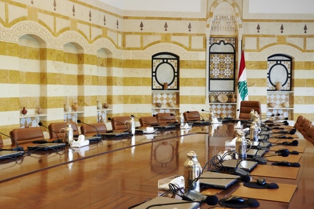 مجلس الوزراء يعلن اقفال الإدارات والمؤسسات العامة دعماً لغزة