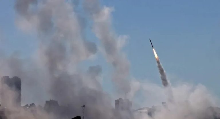 بالصورة.. دمار في مبنى داخل “برعام”