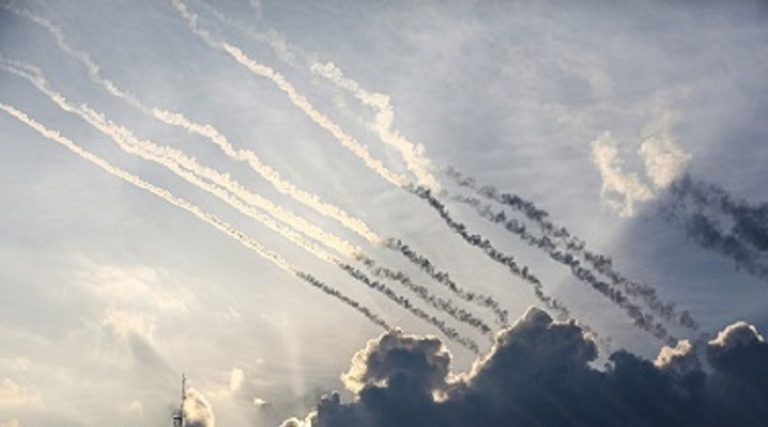 المقاومة الفلسطينية تقصف “نيريم” و”أوفاكيم” و”مفتاحيم”