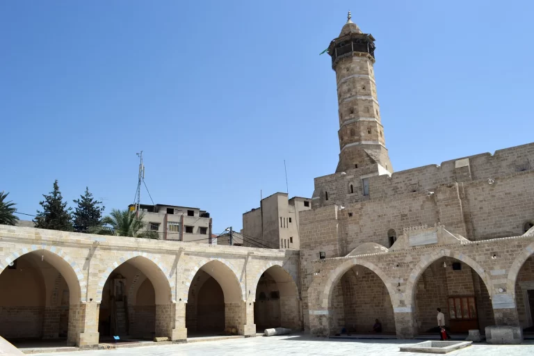 بالصور: الاحتلال يهدم أقدم مساجد غزة!