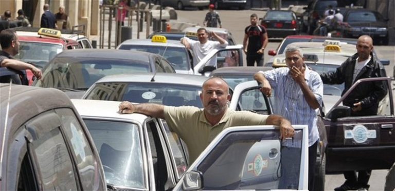 “النقل البري” يعلن الإضراب تضامناً مع غزة