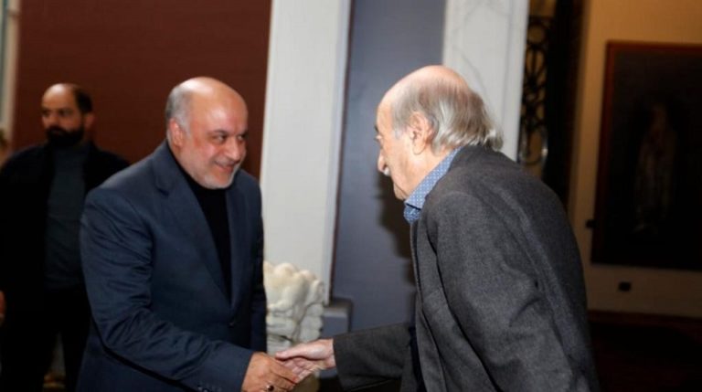 جنبلاط عرض التطورات مع السفير الإيراني