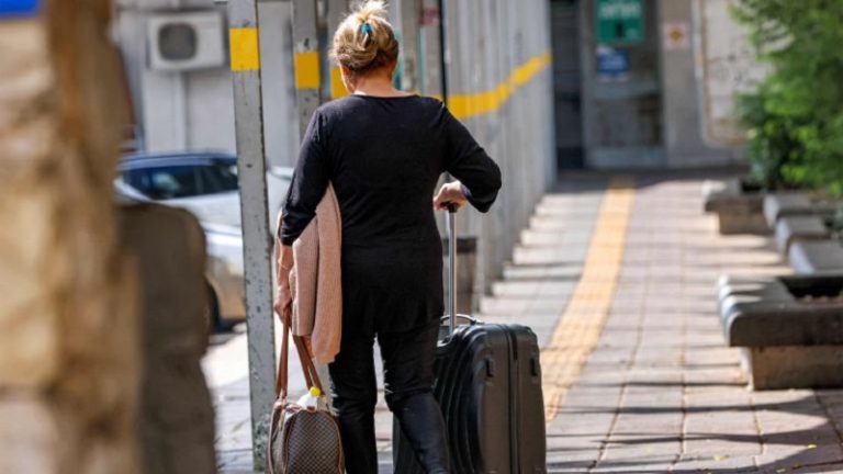 رئيس مستوطنة كريات شمونة: اذا عدنا إلى المستوطنات سنكون غنماً للذبح!