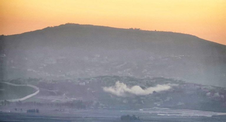 بالصورة.. قذائف فوسفورية على الخيام