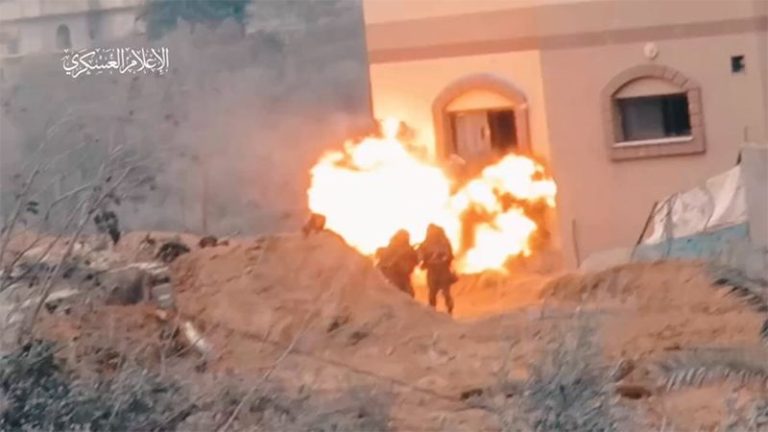 بالفيديو | التحام “القسام” مع آليات العدو في خان يونس