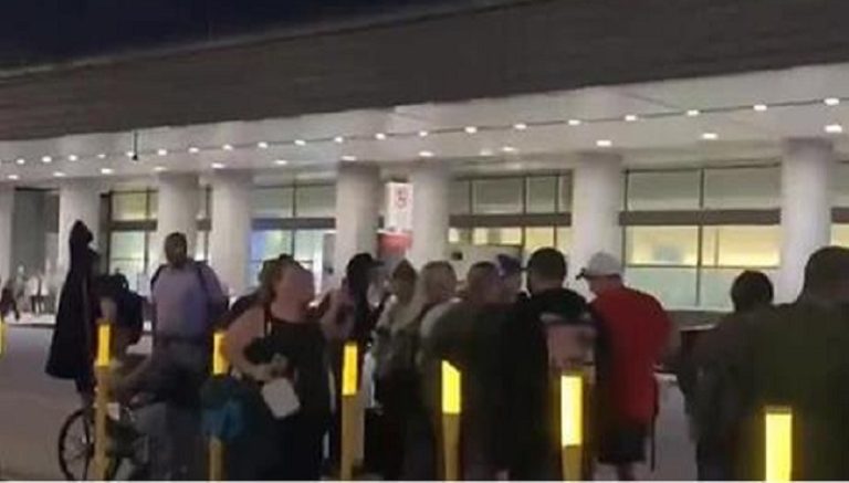 بالفيديو: إخلاء مطار فورت لودرديل في أميركا بسبب “قنبلة”!
