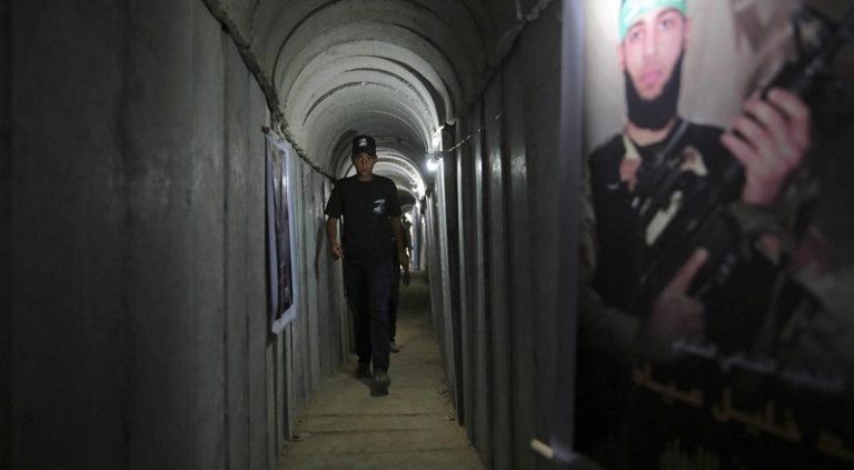 بالصورة ـ الاحتلال يستعد لإغراق أنفاق غزّة بمياه البحر!