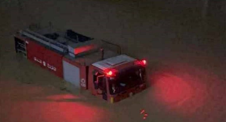 بالفيديو.. العاصفة تُغرق بيروت!