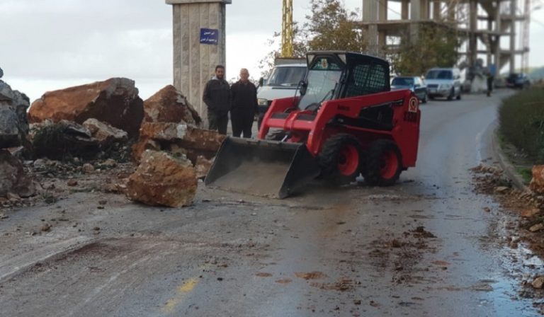 للمرة الثانية هذا الاسبوع.. إنهيار صخري يقطع طريق سير ـ الضنية