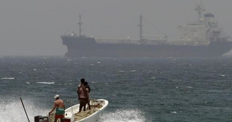 “هاباغ لويد” و”ميرسك” توقفان عمليات الشحن في البحر الأحمر مؤقتاً