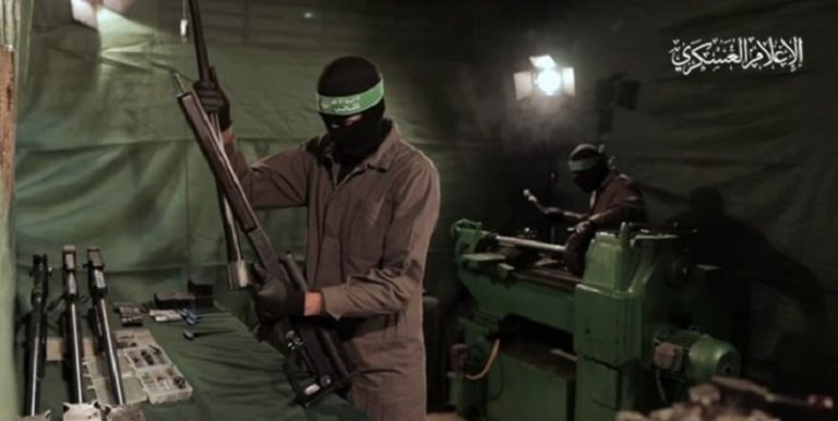 بالفيديو.. قنص ضابط صهيوني ببندقية “الغول” القسامية