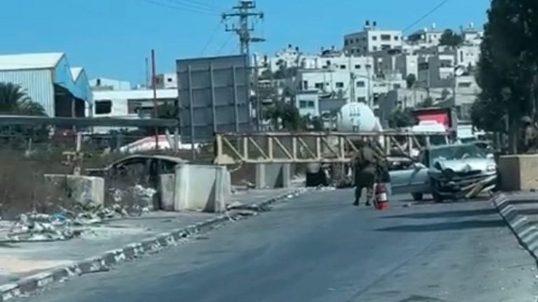 الاحتلال يزعم إحباط عملية دهس في الخليل