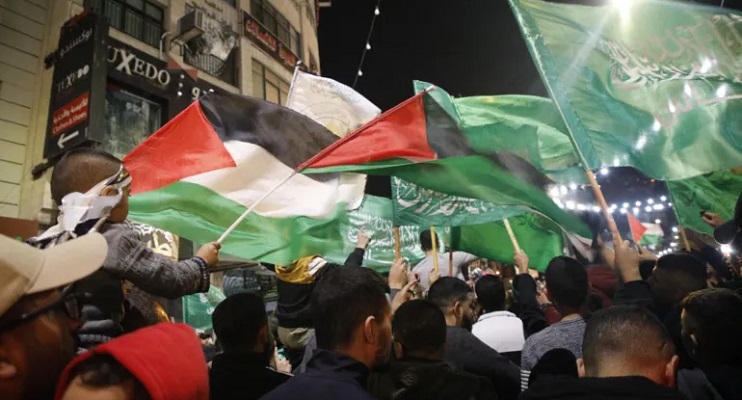 استطلاع: ارتفاع شعبية حماس ورفض لعباس