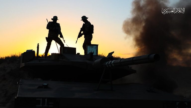 بالفيديو.. “القسام” تدمر دبابة للعدو في دير البلح