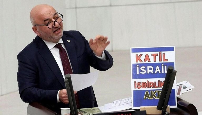 بالفيديو ـ نائب تركي ينهار بجلطة دماغية أثناء خطابه عن غزّة!