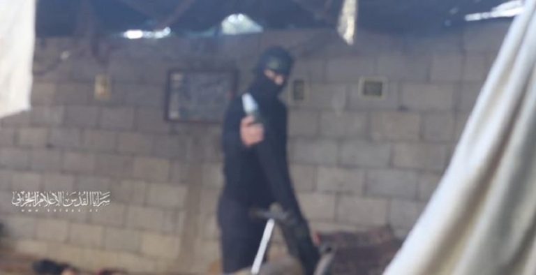 بالفيديو: “سرايا القدس” تدك العدو بقذائف الهاون في خان يونس