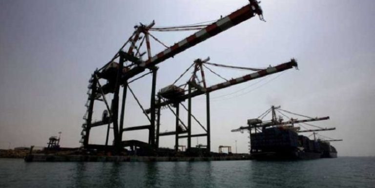 “أمبري” البريطانية: استهداف سفينة شحن ترفع علم ليبيريا في باب المندب