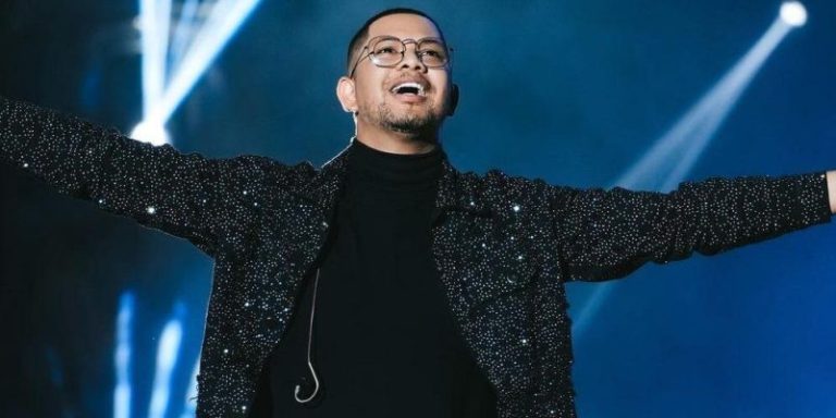 بالفيديو.. وفاة مغني برازيلي على المسرح