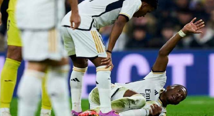 ضربة قاسية لريال مدريد.. انتهاء موسم مدافعه رسمياً