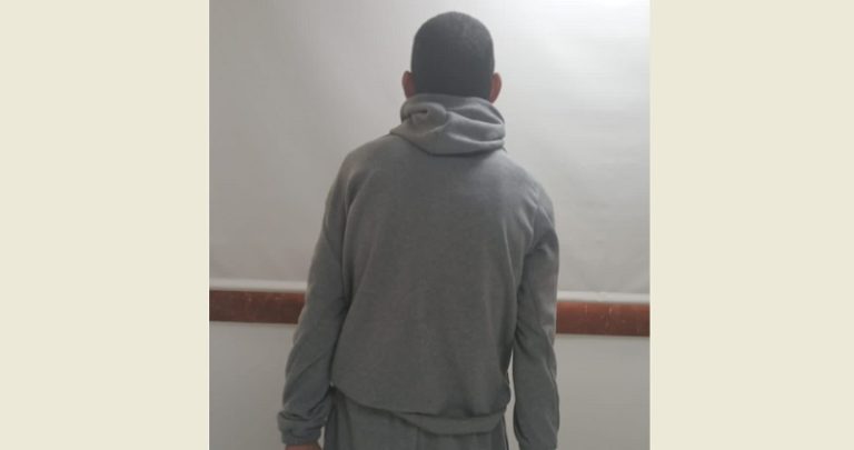 القوى الأمنية تلقي القبض على “سارق السيارات”