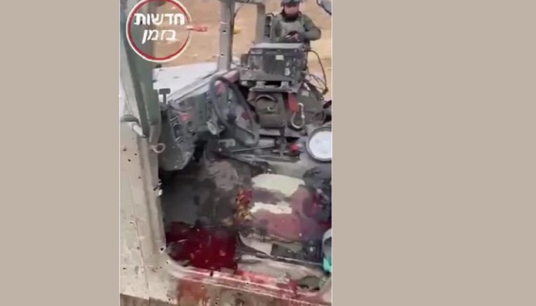 بالفيديو.. جيب صهيوني ملطخ بدماء جنود العدو