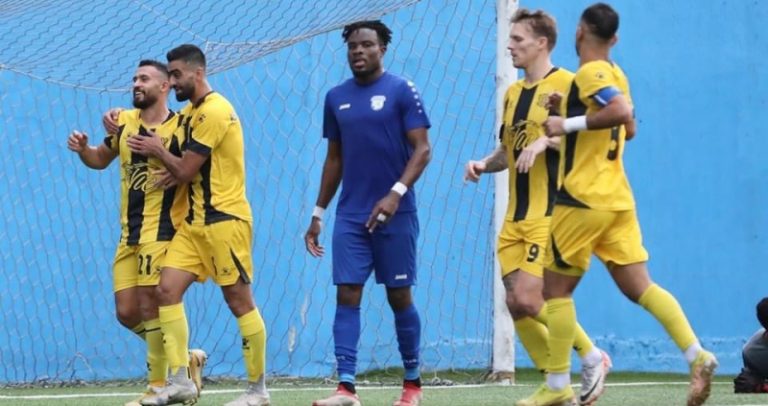 العهد يكتسح “الشباب الغازية” ويتصدر “الدوري”