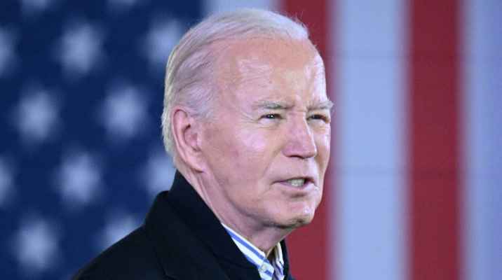 بايدن يمدد قرار تعليق الرسوم الجمركية