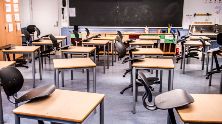 قنابل موقوتة في مدرسة!