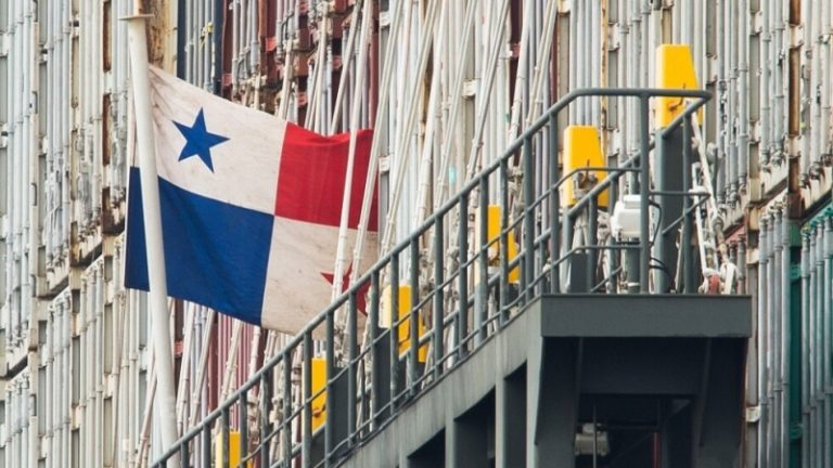 جريحان بإنفجار لغم بسفينة تحمل علم بنما في البحر الأسود