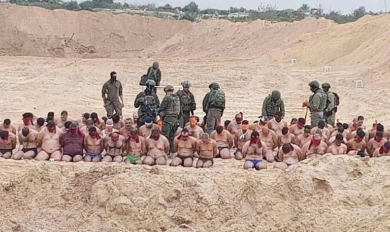 بالفيديو ـ الاحتلال يعتقل عشرات المدنيين العزل في غزة.. ويجرّدهم من ثيابهم !