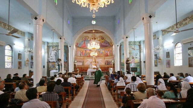 قناص “إسرائيلي” يقتل سيدتين في كنيسة “العائلة المقدسة” في غزة