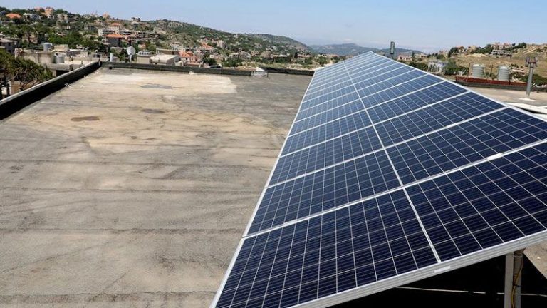 الأسعار في لبنان أرخص من الصين: سوق الطاقة الشمسية يتراجع بنسبة 80%